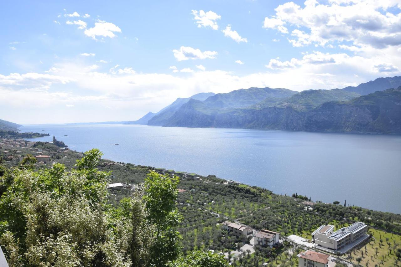 マルチェージネLa Terrazza Sul Lagoアパートメント エクステリア 写真